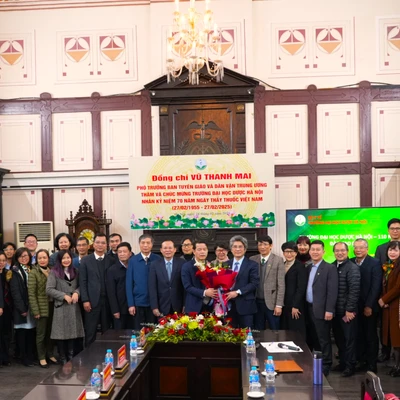 BAN TUYÊN GIÁO & DÂN VẬN TRUNG ƯƠNG THĂM VÀ CHÚC MỪNG TRƯỜNG  ĐẠI HỌC DƯỢC HÀ NỘI   NHÂN NGÀY THẦY THUỐC VIỆT NAM   (27/02/1955 - 27/02/2025)